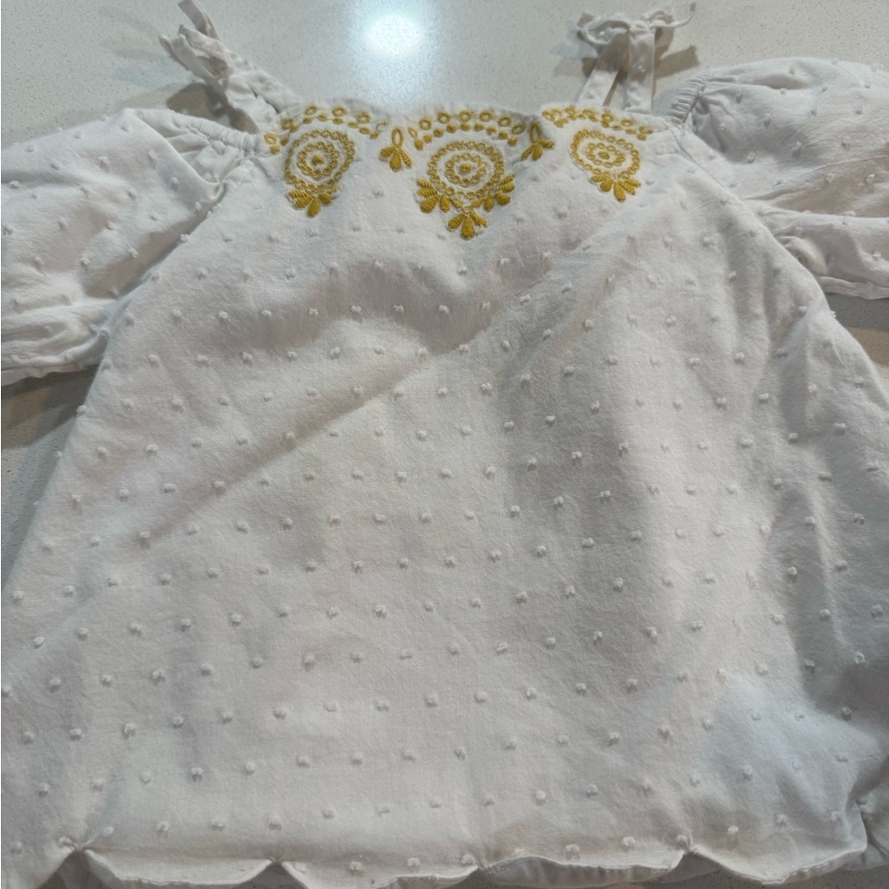 Max Studio Kids White and Gold Top 2T